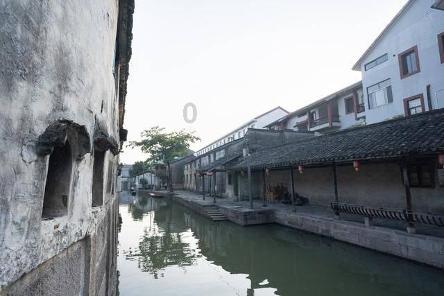 44岁李玟和43岁佘诗曼同框,她们的颜值为何差异这么大?- 一站式有问必答平台